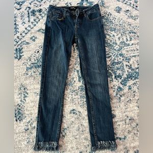 Womens jeans size 5 skinny jean frayed hem